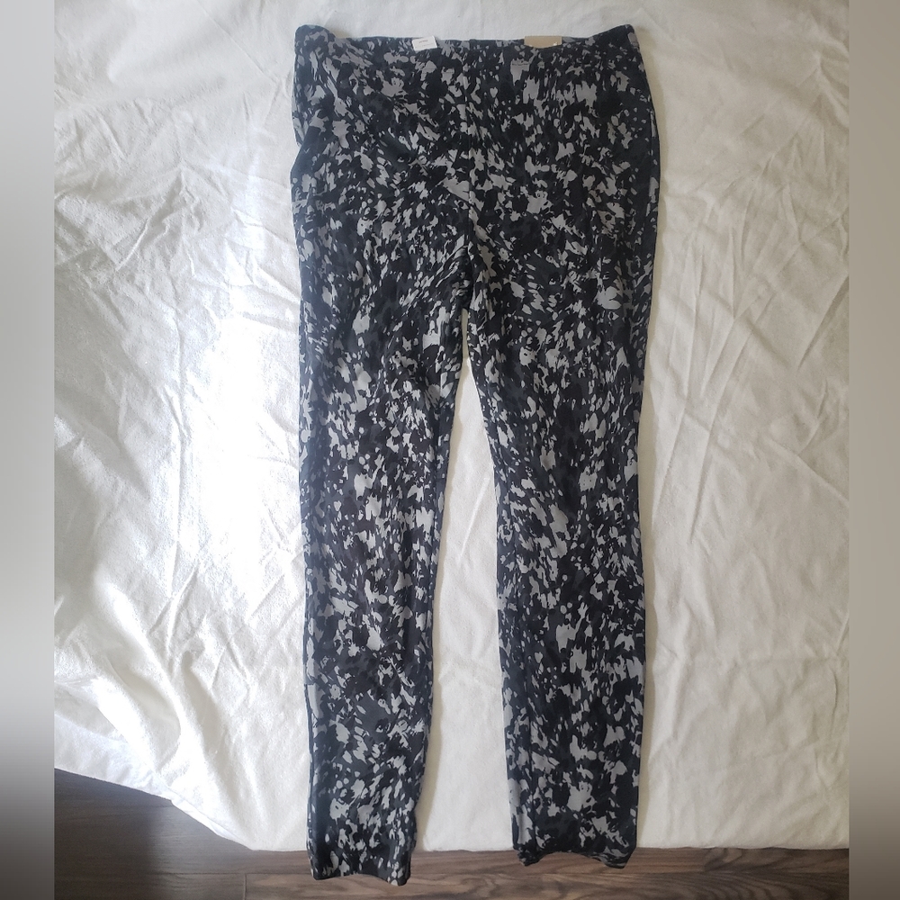 NWT Chico's slimming spotted leggings